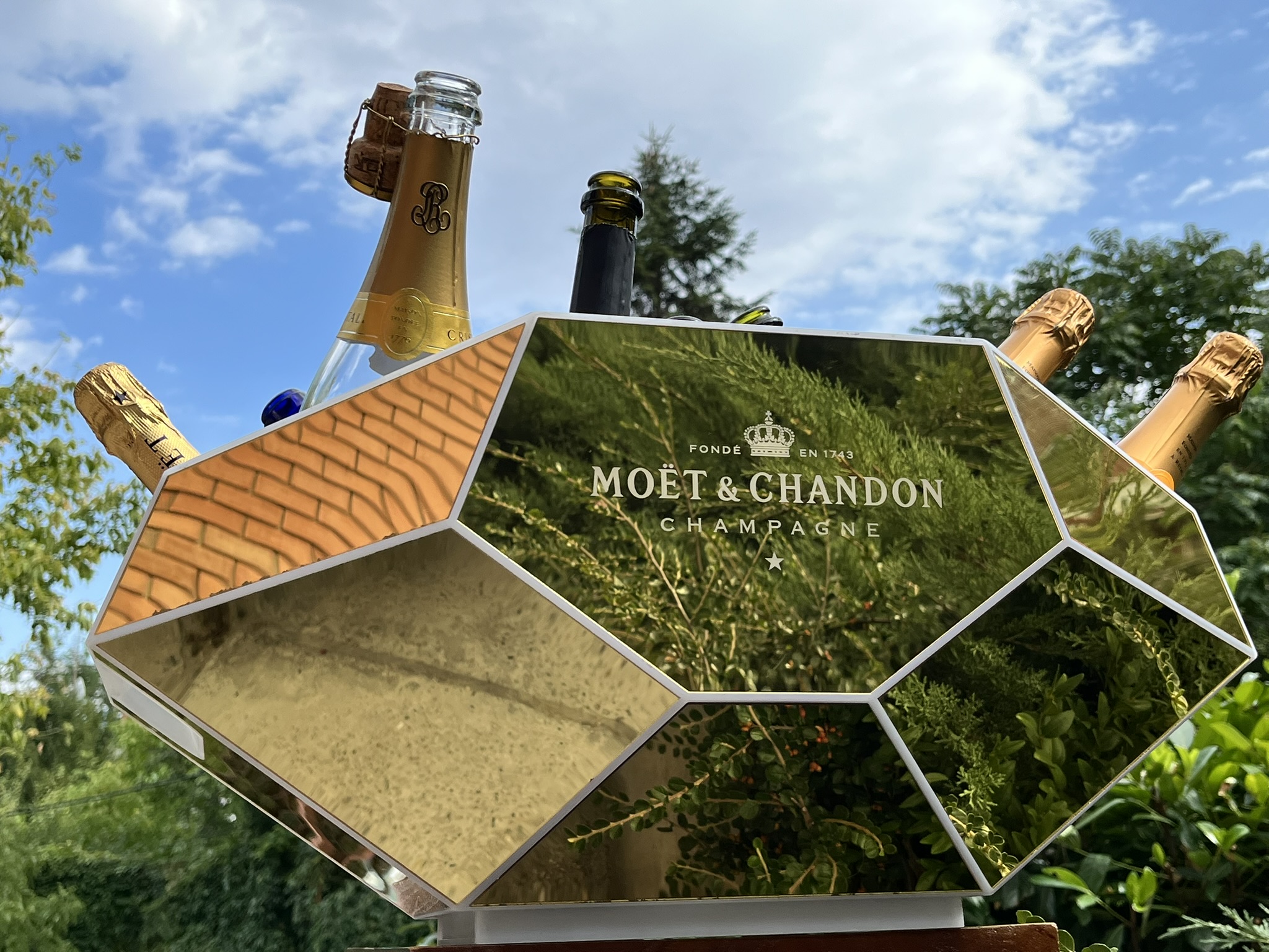 Moët & Chandon Diamond Night Champagne Hűtő – Limitált kiadású arany színű jégmedence – ELADÓ