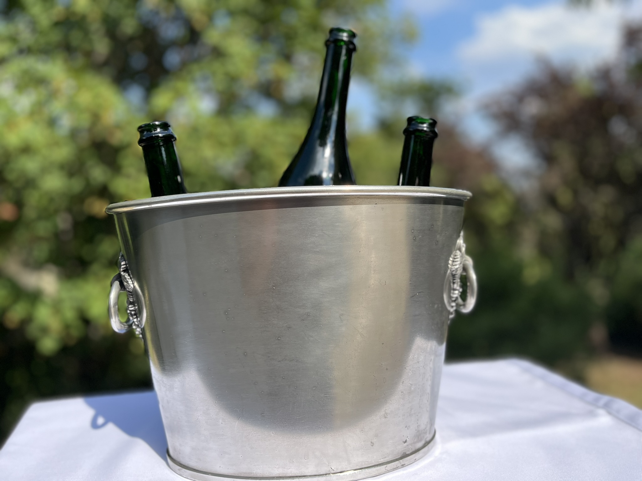 Etains du Manoir – Hárompalackos ón pezsgő- és borhűtő, szőlőindás díszítéssel (1960-as évek) – ELADÓ