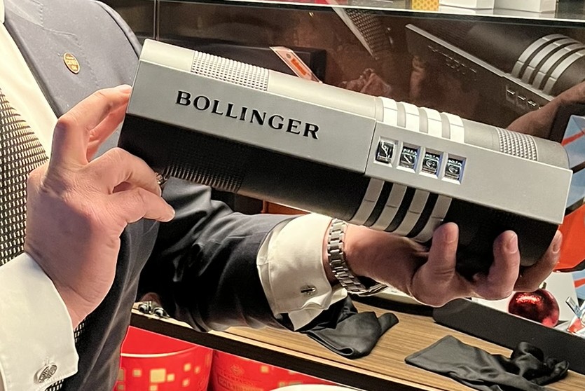 Bollinger La Grande Année 2002 James Bond kiadás – hangtompító formájú számzáras ajándékdoboz – ELADÓ