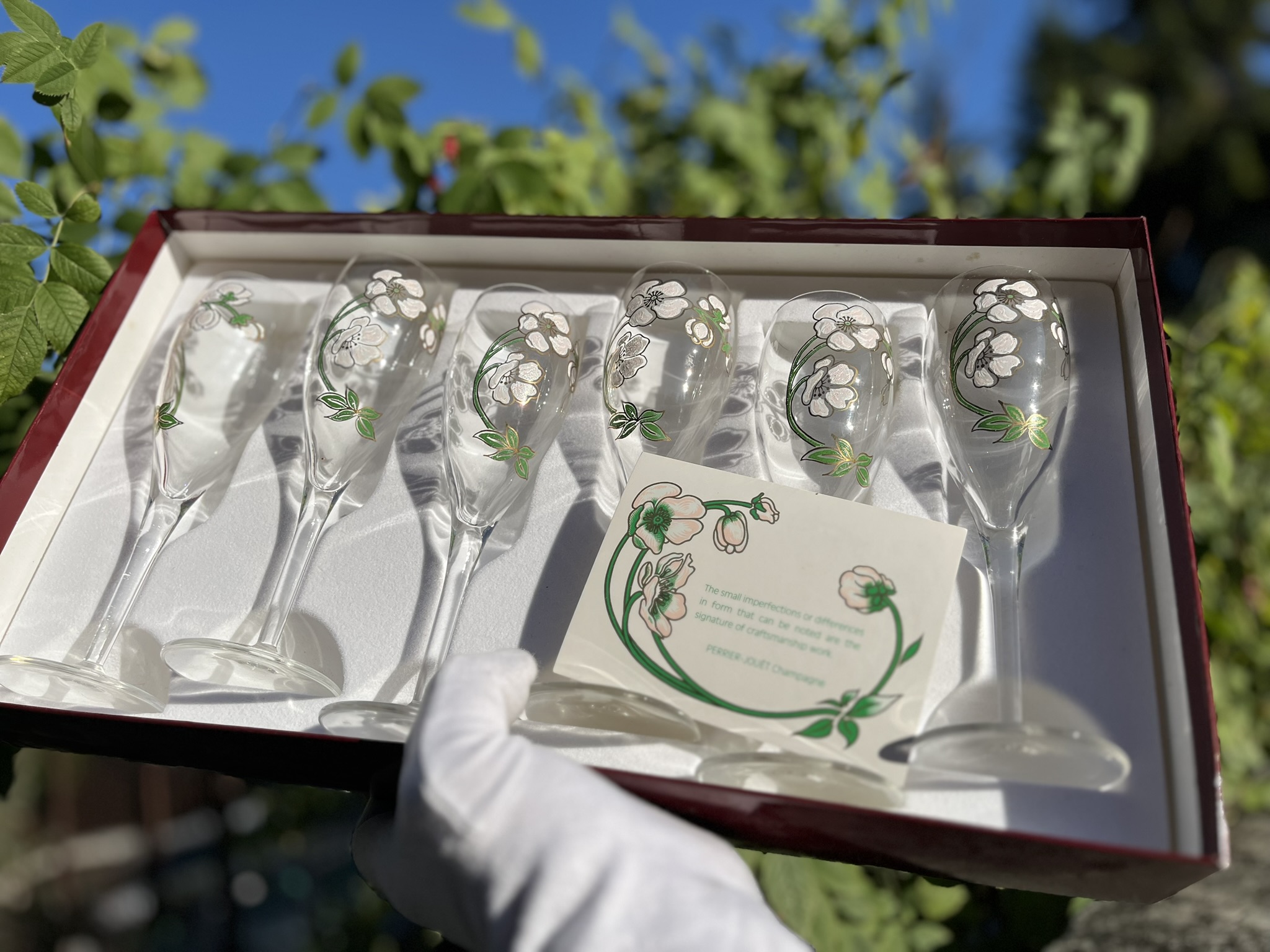 Perrier-Jouët Belle Epoque – Kézzel festett szecessziós pezsgőspohár-készlet (6 db, eredeti díszdobozban) – ELADÓ