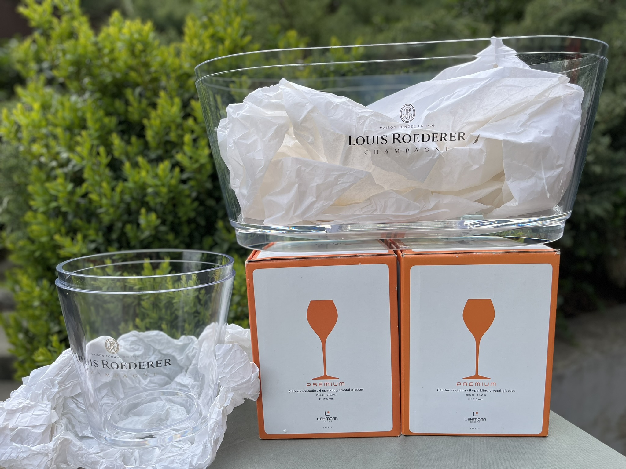 Louis Roederer Champagne Parti Készlet – 12 Kristálypohár + XXL Pezsgőhűtő + Jégveder – ELADÓ