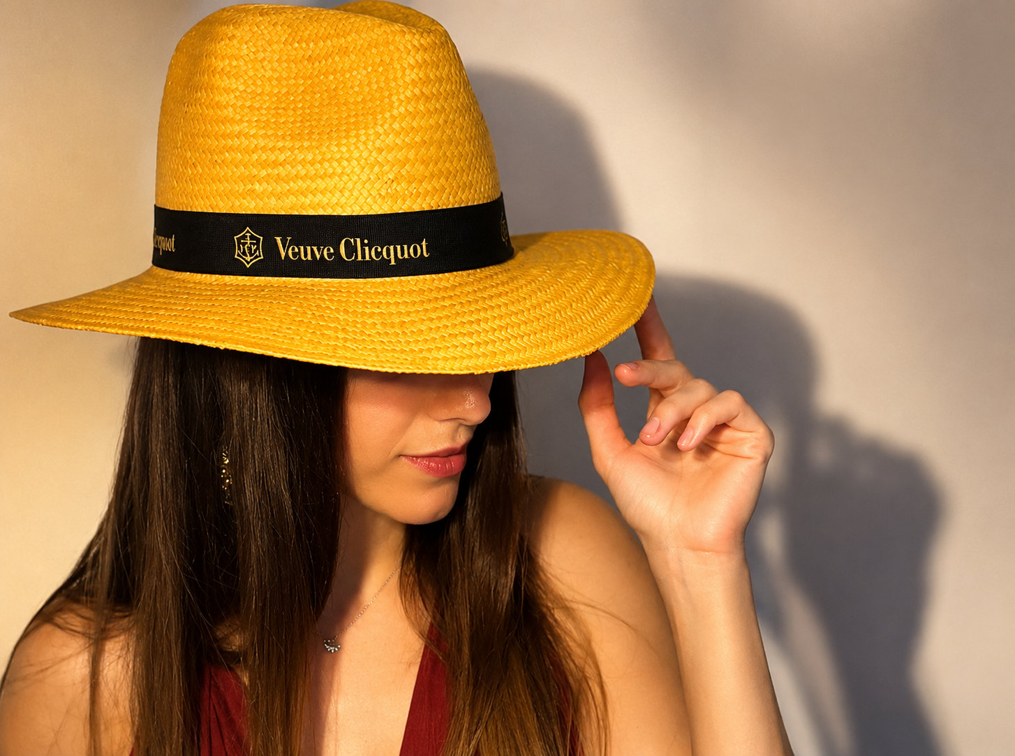 SOLD / ELADVA – Veuve Clicquot Panama stílusú kalap – elegáns nyári darab, új állapotban (57–58 cm) – 26.800.-Ft