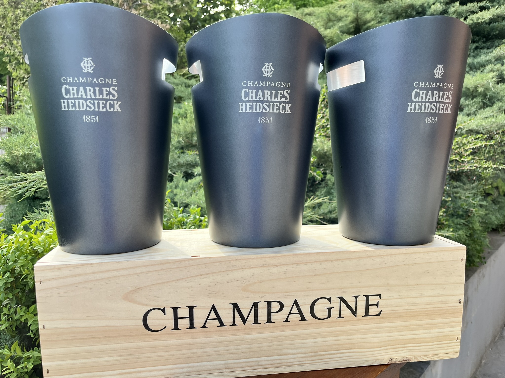 3 darabos Charles Heidsieck grafitszürke alumínium pezsgőhűtő készlet – ELADÓ