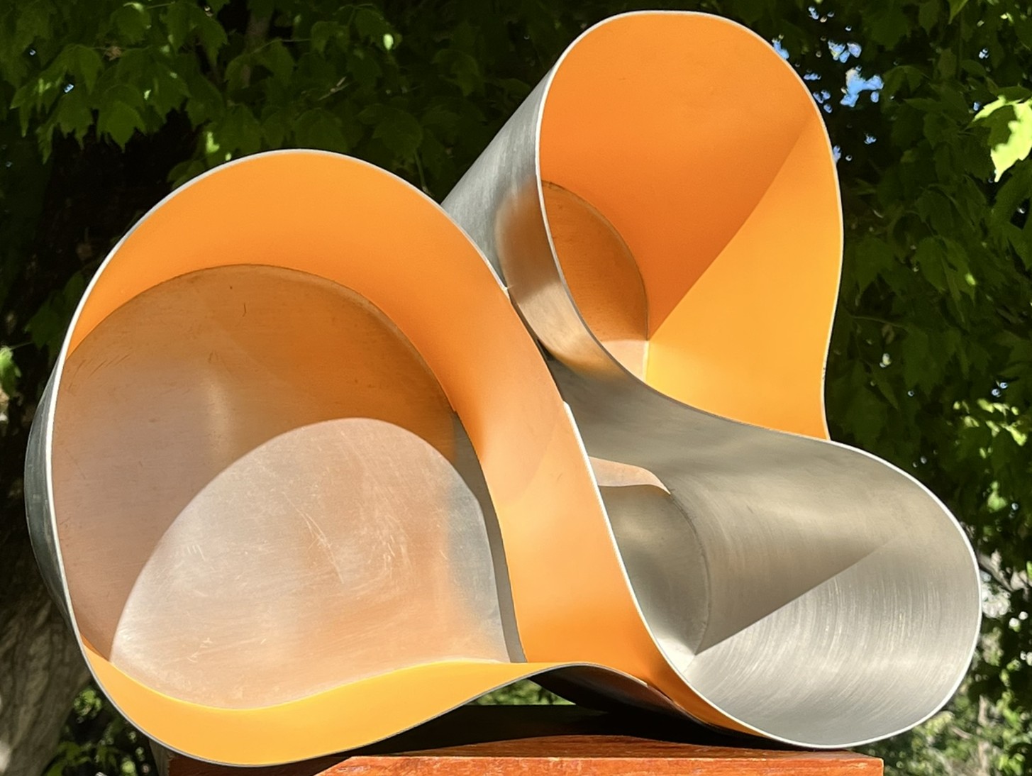 Szoborszerű Veuve Clicquot hárommedencés ón pezsgőhűtő jégkád – Pablo Reinoso design, Royal Selangor Pewter – ELADÓ