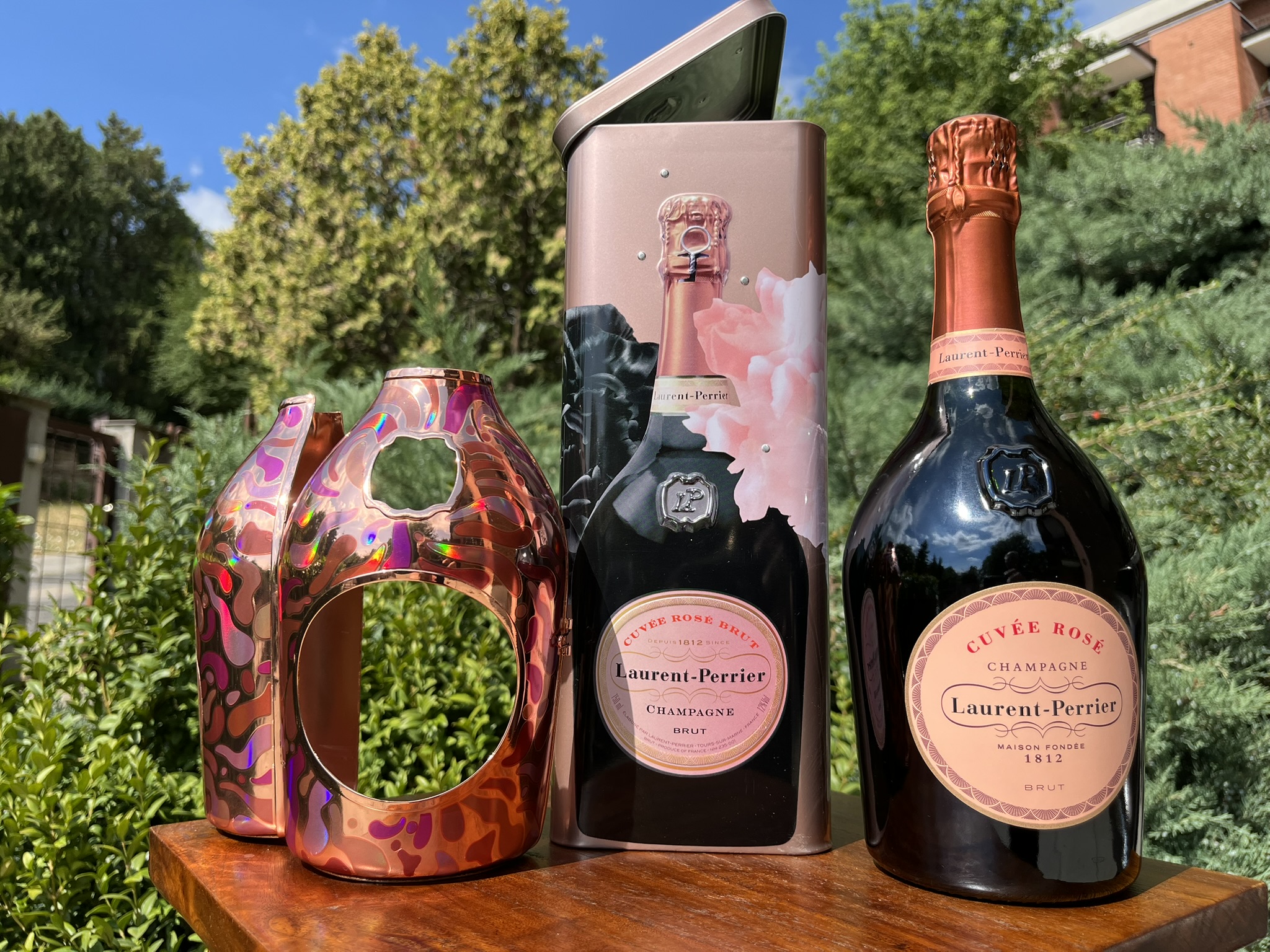 Laurent-Perrier Cuvée Rosé Holographic Edition – Limitált díszdoboz és palackvédő szett – ELADÓ