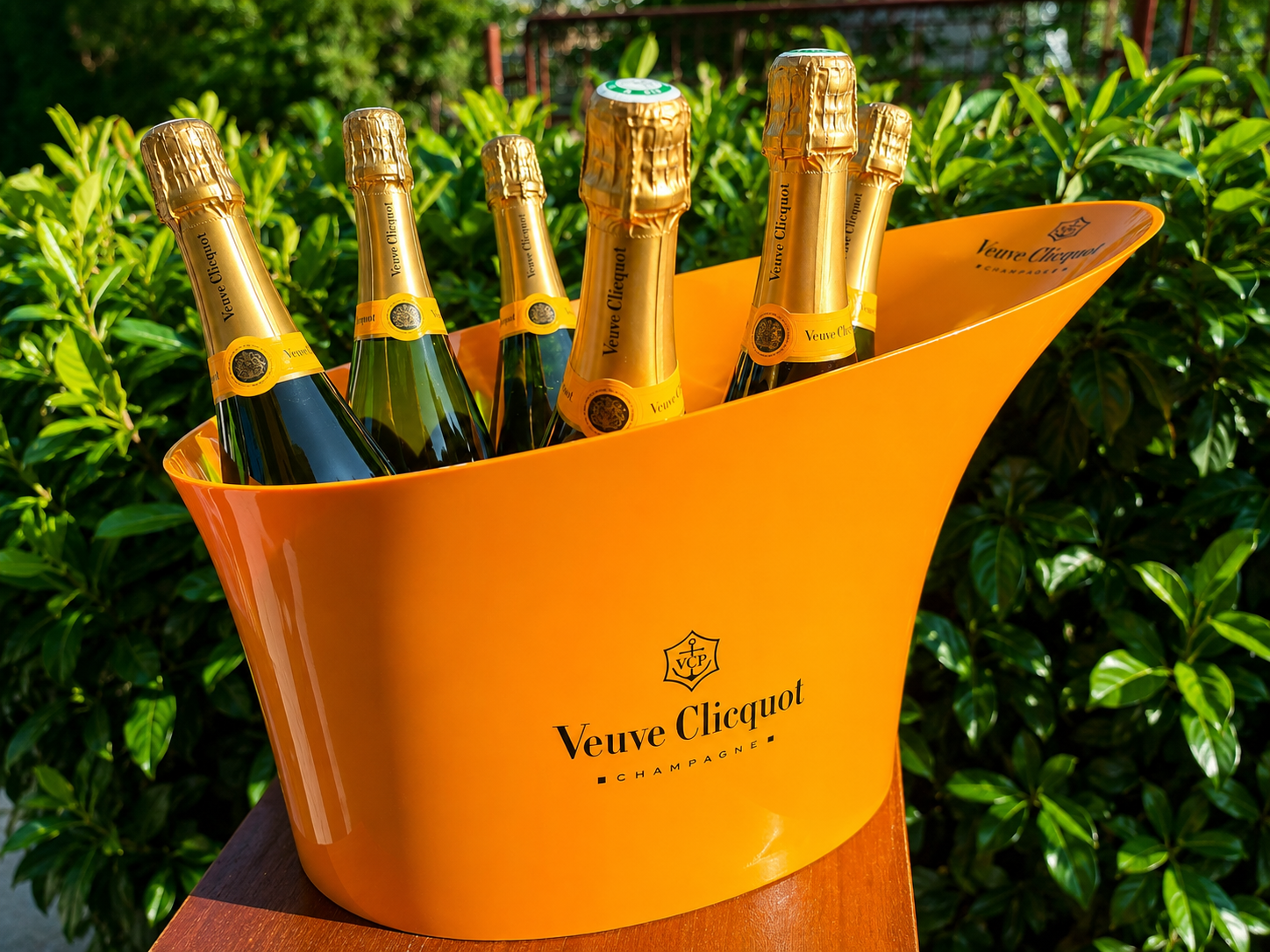 Veuve Clicquot Champagne – XXL Nagyméretű Pezsgőhűtő / Jégmedence (6 palack / 2 Magnum / 1 Jeroboam) – ELADÓ