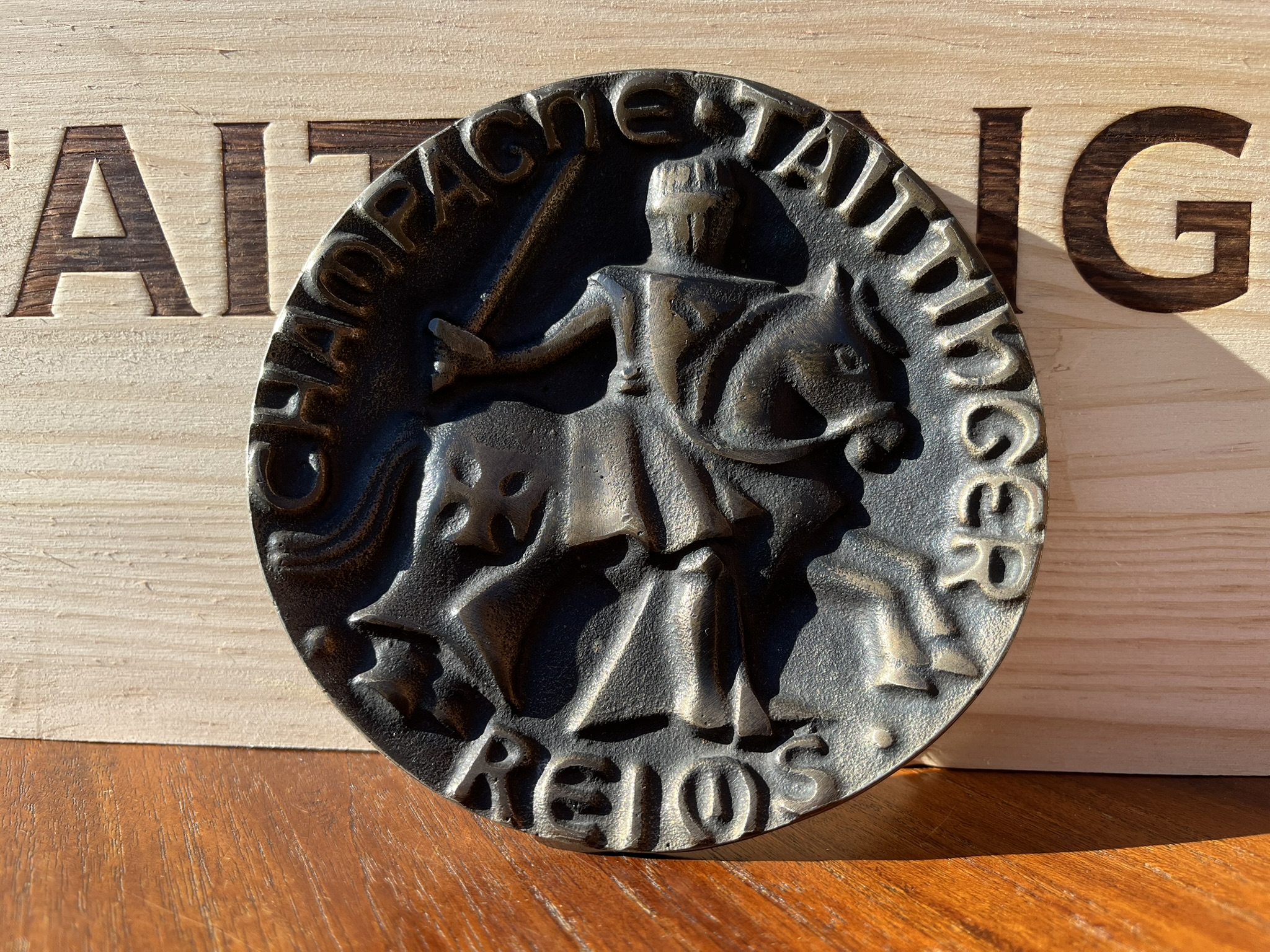 Comtes de Champagne – Champagne Taittinger, Reims – antik hatású francia bronz dísztál – ELADÓ